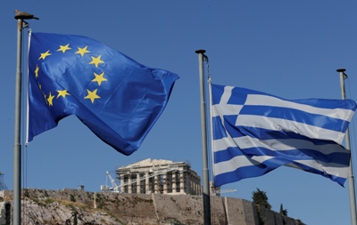 ATMS are expected to run out of cash on Monday should the emergency liquidity aid to Greek banks will not resume in the next few hours
