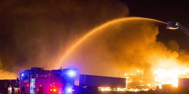 Firefighter, 3 police officers hurt battling Arizona blaze